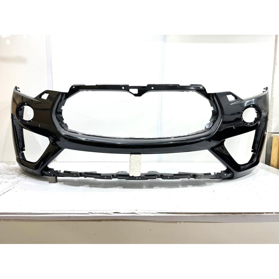 マセラティ/レヴァンテ 純正フロントバンパー 黒メタリッック