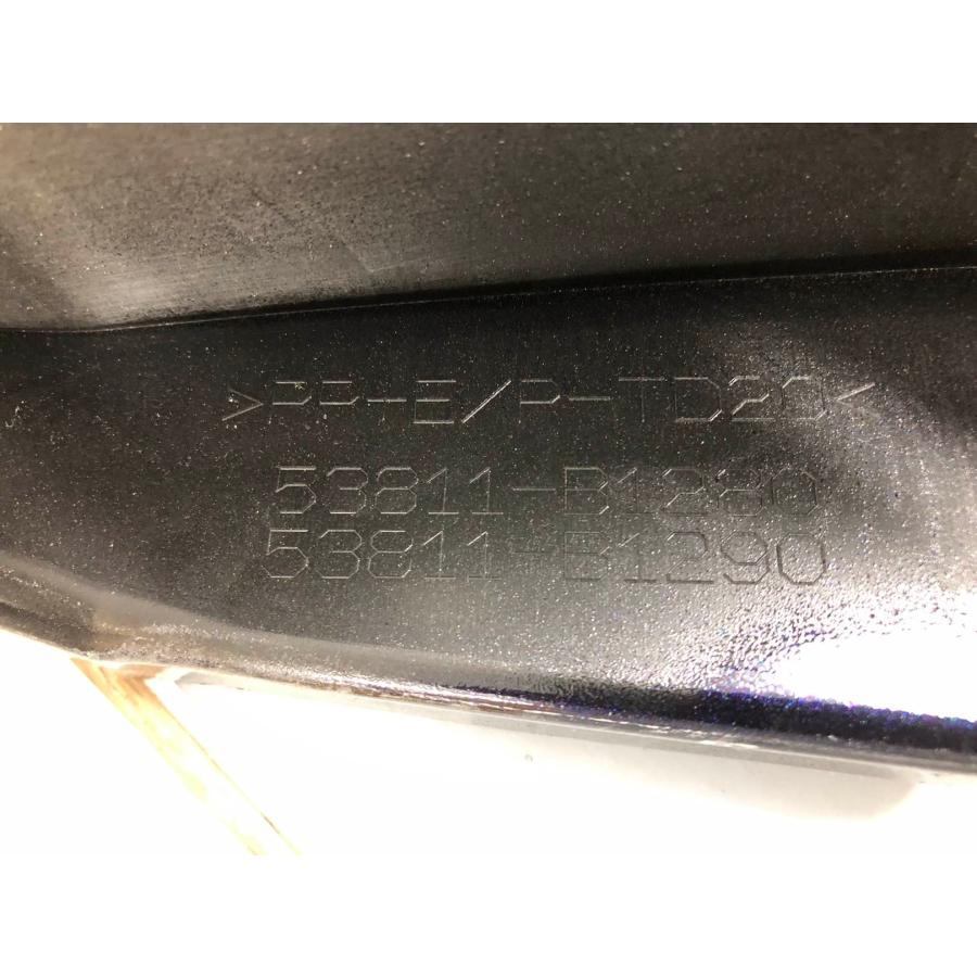 右フェンダーパネル アウディ A3 8Y 純正 右 フェンダー パネル 8Y0821092 ブラックメタ