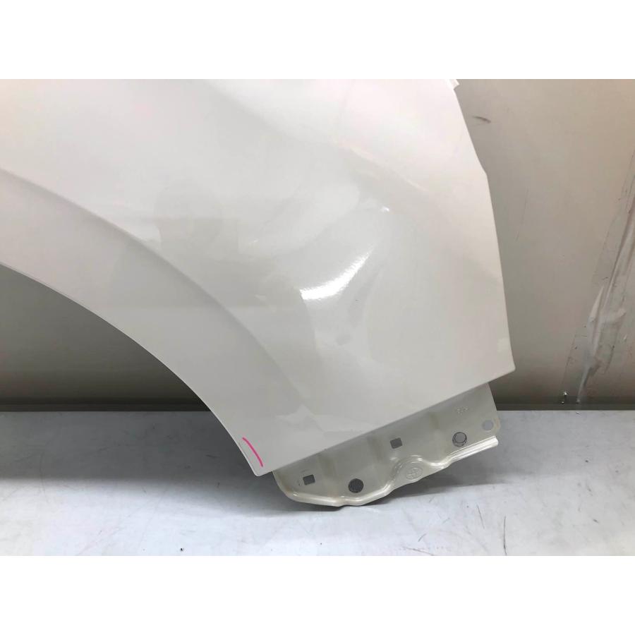 右フェンダーパネル トヨタ ヴォクシー V/X ZRR80 純正 右 フェンダー パネル パール（FR19