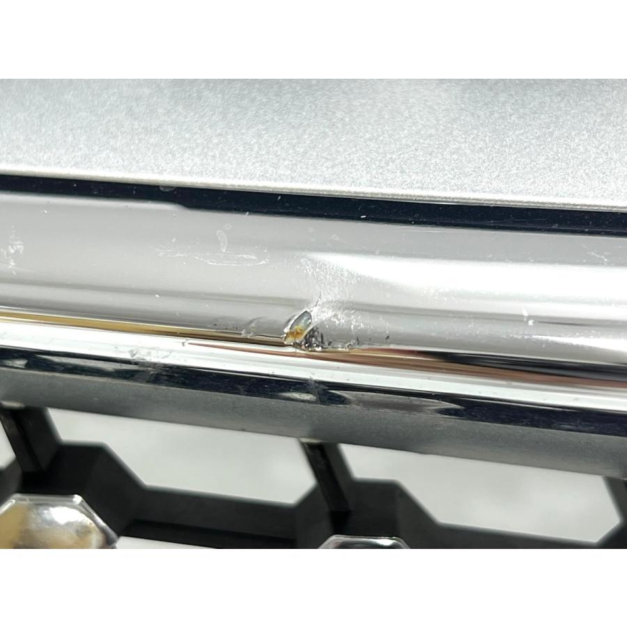 美品メルセデスベンツ　W205 Cクラス　W205後期型　純正ダイヤモンドグリル ☆ディストロニックエンブレム付き☆ メルセデス ベンツ W205 Cクラス