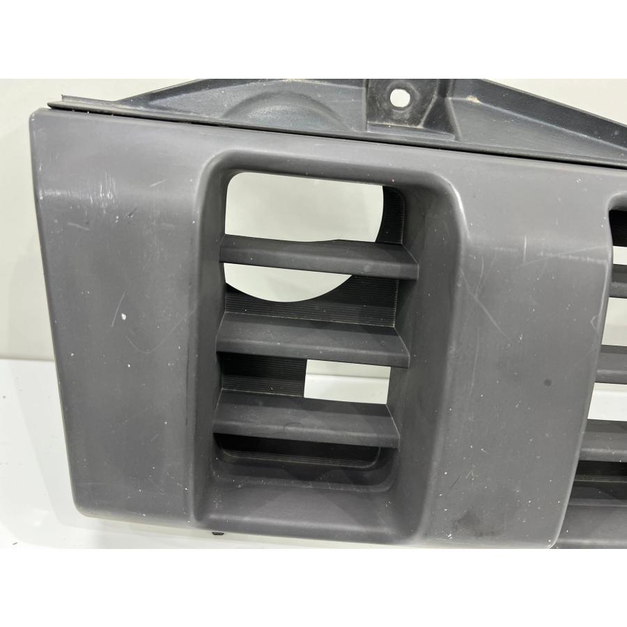 ジムニーランドベンチャー JB23W 純正フロントグリル 黒塗装 72111