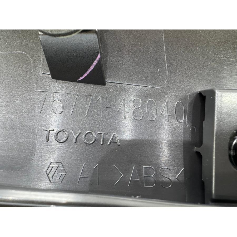 未使用】ハリアーG's ZSU60W 純正ボンネットモール 黒 75771-48040