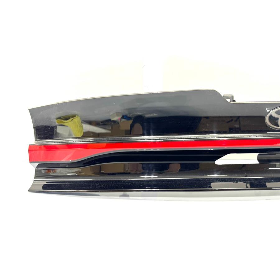 トヨタ プリウス ZVW60 MXWH60/61/65 純正 リアガーニッシュ テール