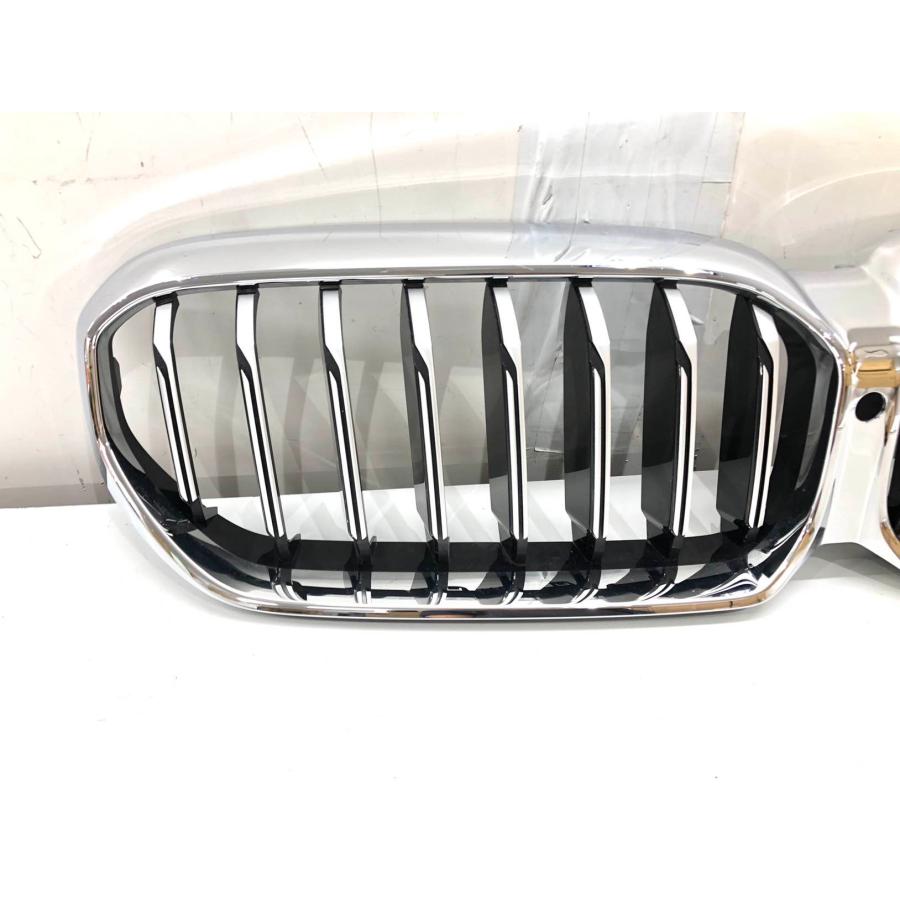  5シリーズMスポーツ　G30フロントグリル BMW 5シリーズ G30/G31 純正 フロントグリル〈カメラ穴有〉5113 185178