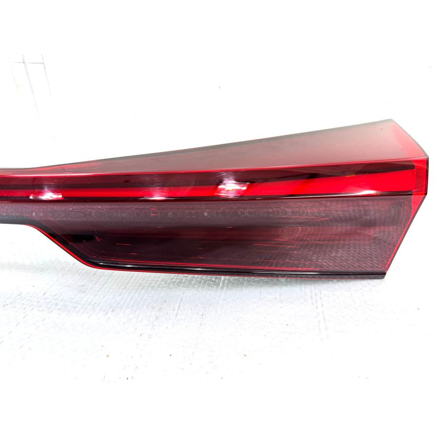 良品】レクサスUX MZAA10/MZAH10 後期 純正テールセンターライト KOITO