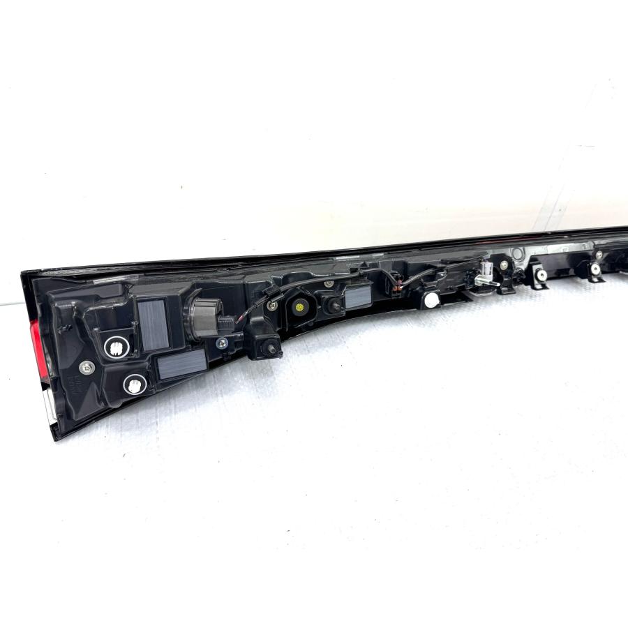 良品】レクサスRX TALH17/AALH16/TALA10 純正テールセンターライト