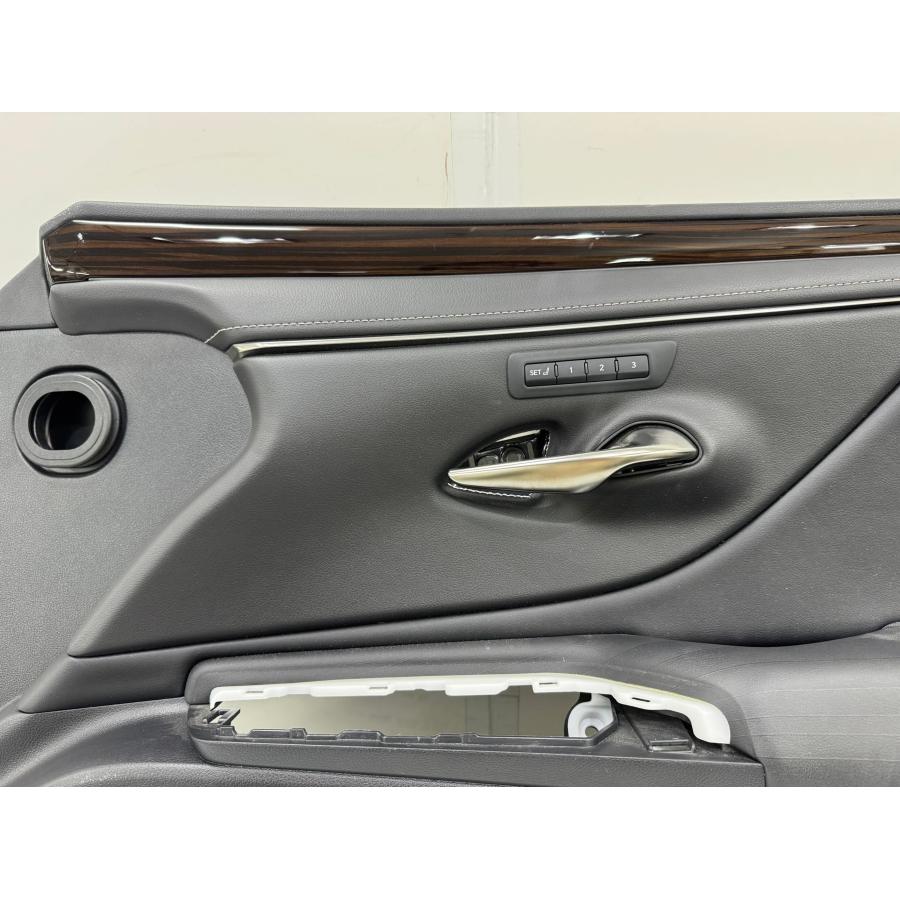 レクサスES AXZH10 純正フロントドアトリム 右 67763-X1002 （G82-99