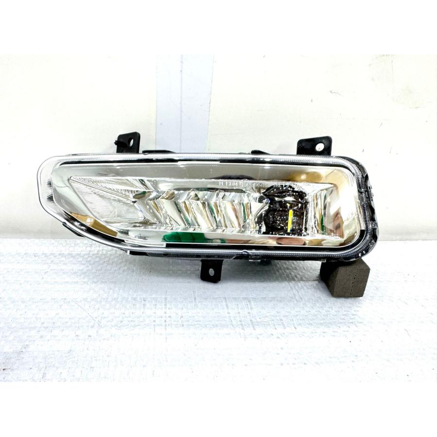 良品】エクストレイル T32・セレナ C27 純正フォグライト 左 B6155