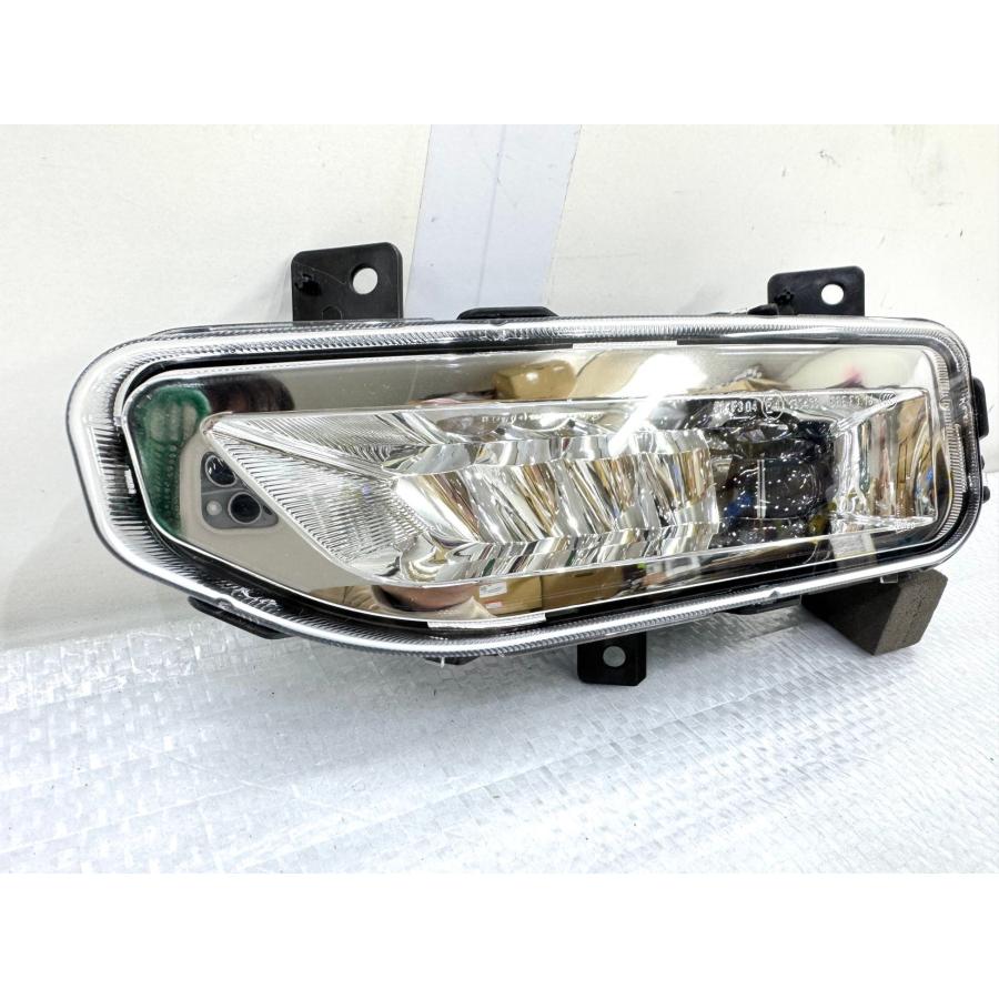 良品】エクストレイル T32・セレナ C27 純正フォグライト 左 B6155