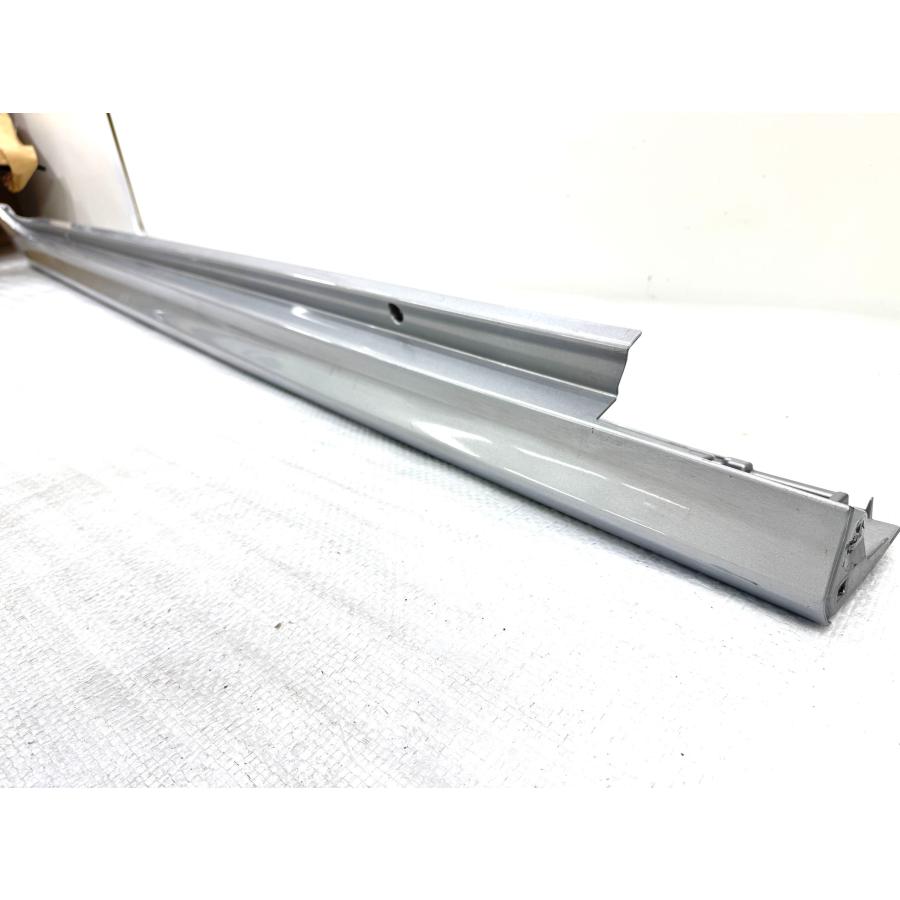 ヤリス MXPA10/MXPH10 純正サイドステップ 右 シルバー1L0 75850-K0050