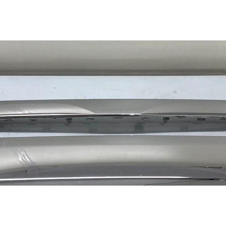 トヨタ ハイエース 200系 4型〜 標準 ナロー 純正 フロントメッキ