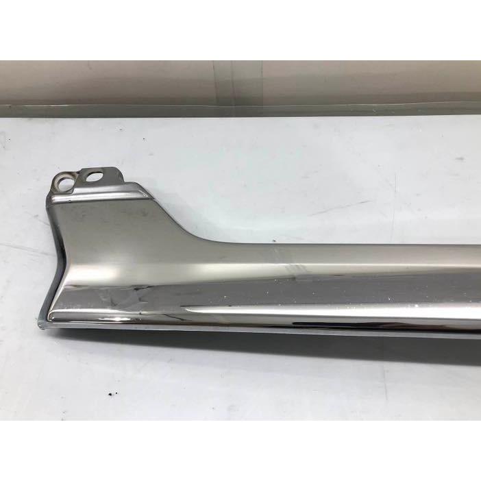 トヨタ ハイエース 200系 4型〜 標準 ナロー 純正 フロントメッキ