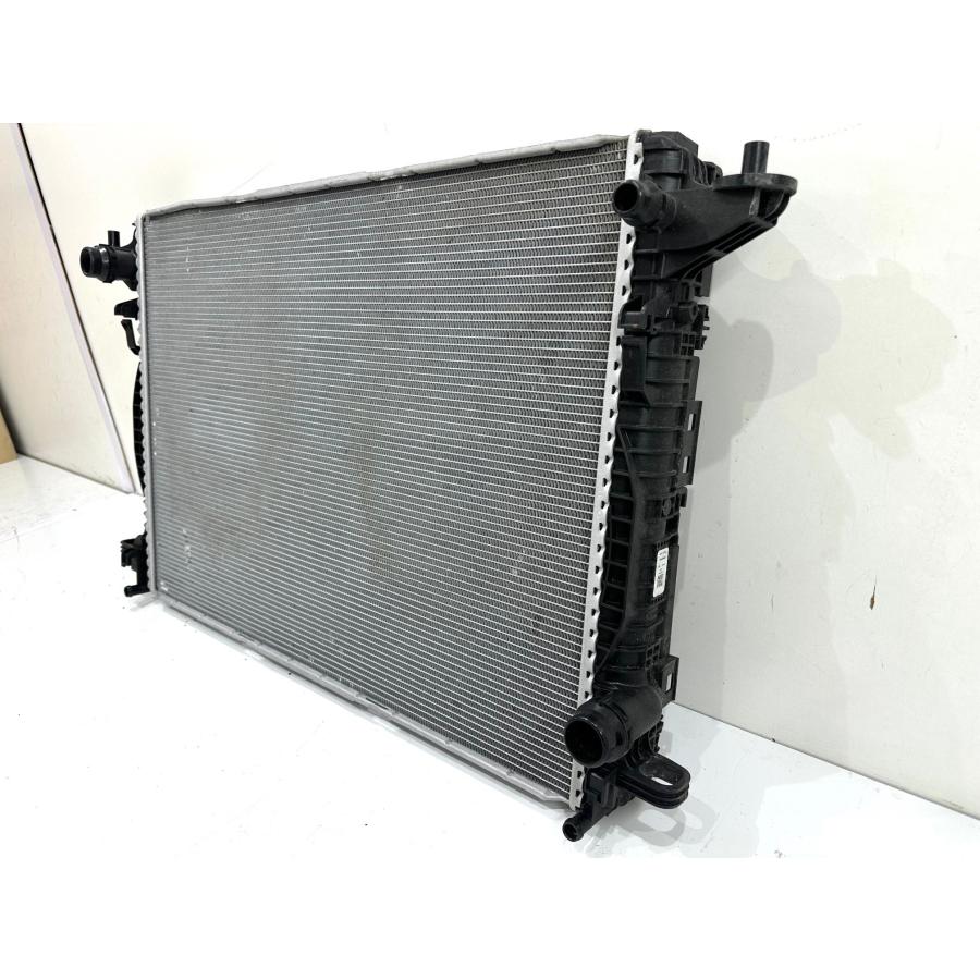 アウディ A8/S8/Q7/Q8 純正ラジエーター 4M0121251M （R4-78） : Re