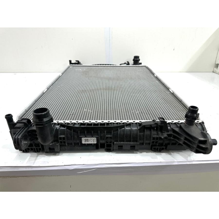 アウディ A8/S8/Q7/Q8 純正ラジエーター 4M0121251M （R4-78） : Re