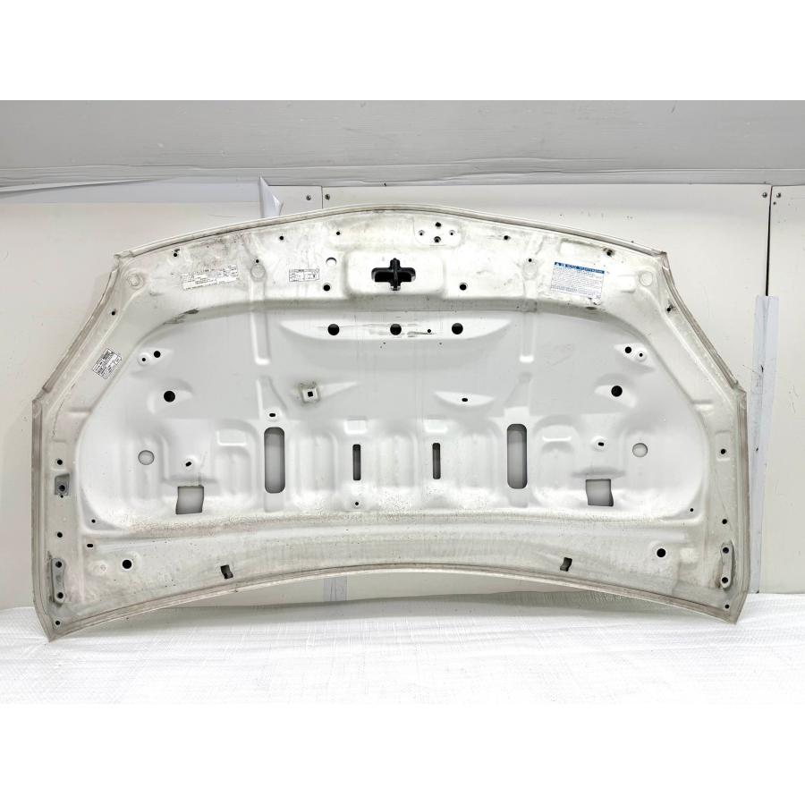 トヨタ　プリウス 純正ボンネット　パールホワイト　引き取り限定　中古品 トヨタ プリウス ZVW30 純正 ボンネット 白 ソリッド （W2-37hys
