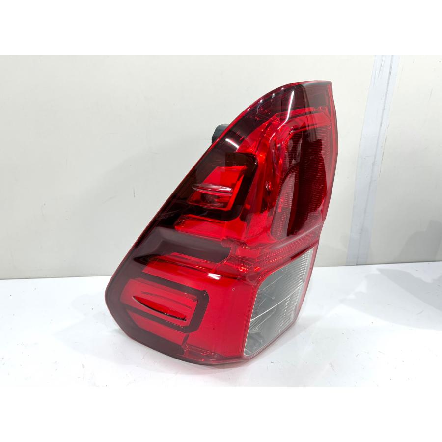 ​【左右セット・美品】ハイラックス GUN125 純正テールランプ 車検用補修用 美品】ハイラックス GUN125 前期 純正テールライト左右セット KOITO 0K