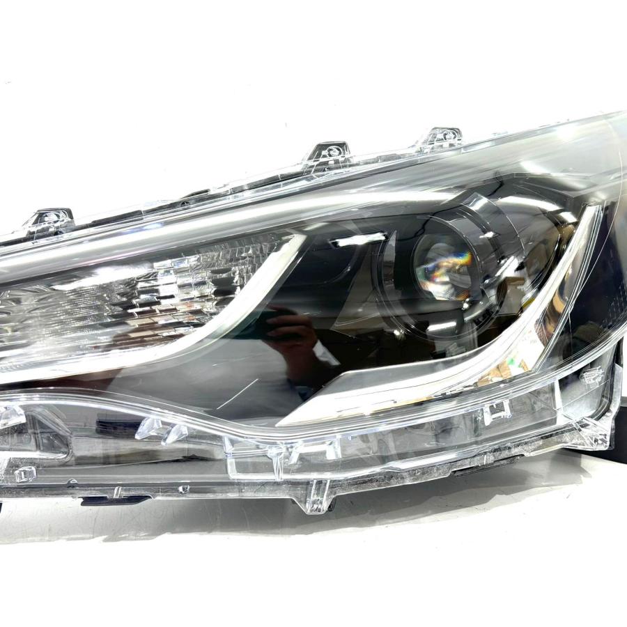 ZVG11カローラクロス左中古ヘッドランプ81170-16810 カローラ/クロス/ハイブリッド/HV ZSG10/ZVG11/ZVG15 純正 左