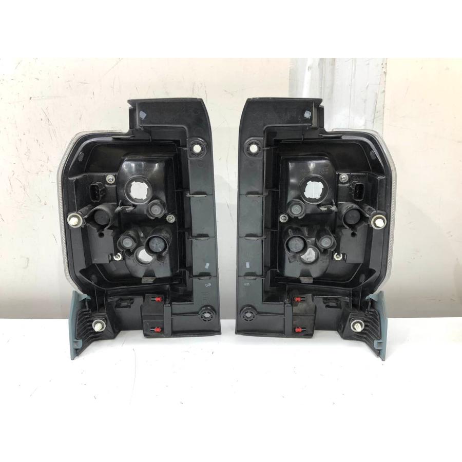 ダイハツ タフト LA900S 純正 テールランプ 左右 セット