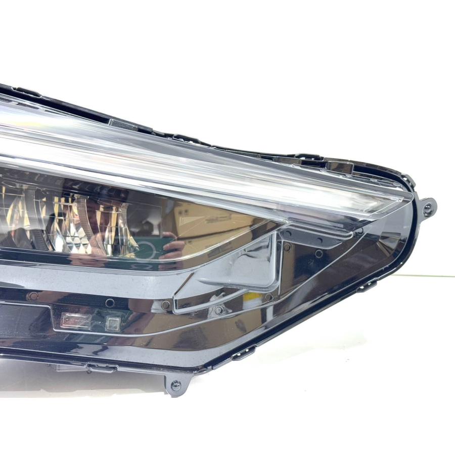 ホンダ　ヴェゼル　右ヘッドライト 即決 01 ヴェゼル RU 前期 / LED ホンダ 純正 右 ヘッドライト