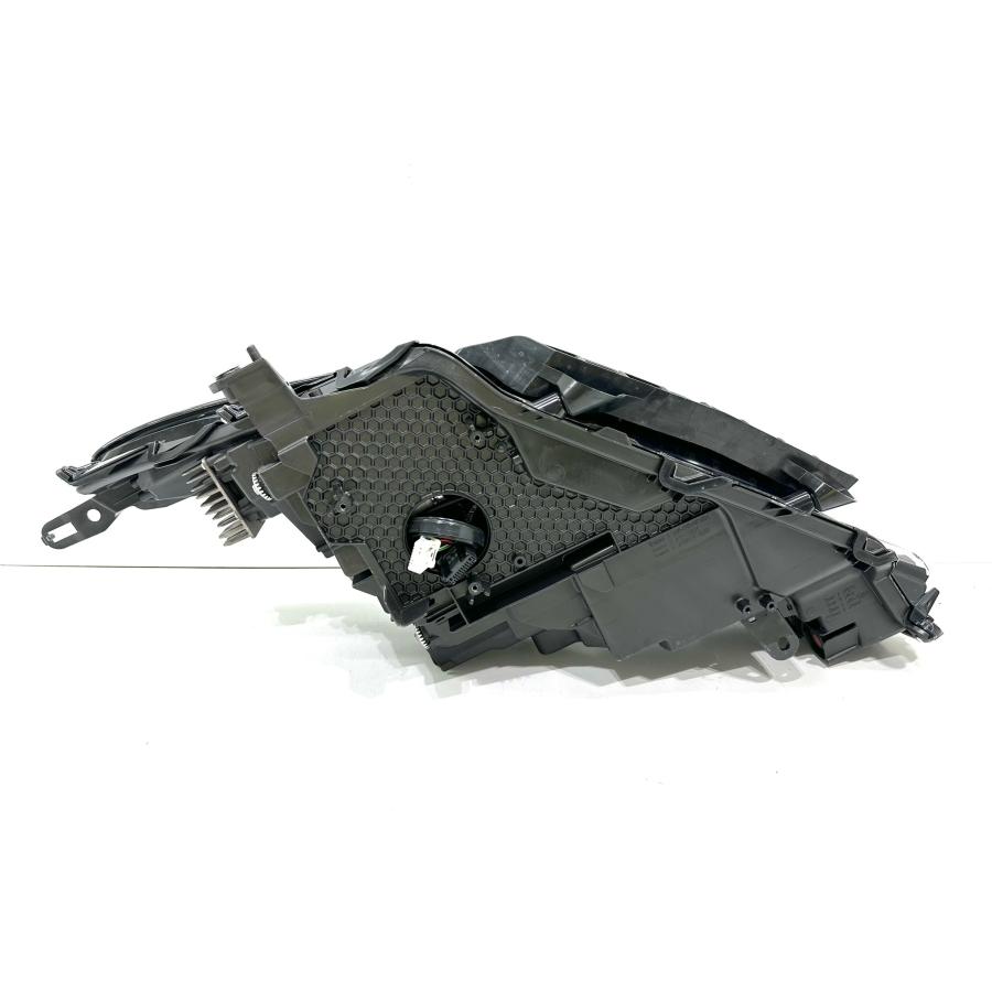 トヨタ　ハリアー　80系　右ヘッドライト 28-244☆美品☆LED MXUA80 ハリアー☆右ヘッドライト