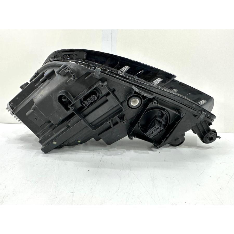 美品/破損無】アウディ A4 8W マトリクス 純正LEDヘッドライト 右