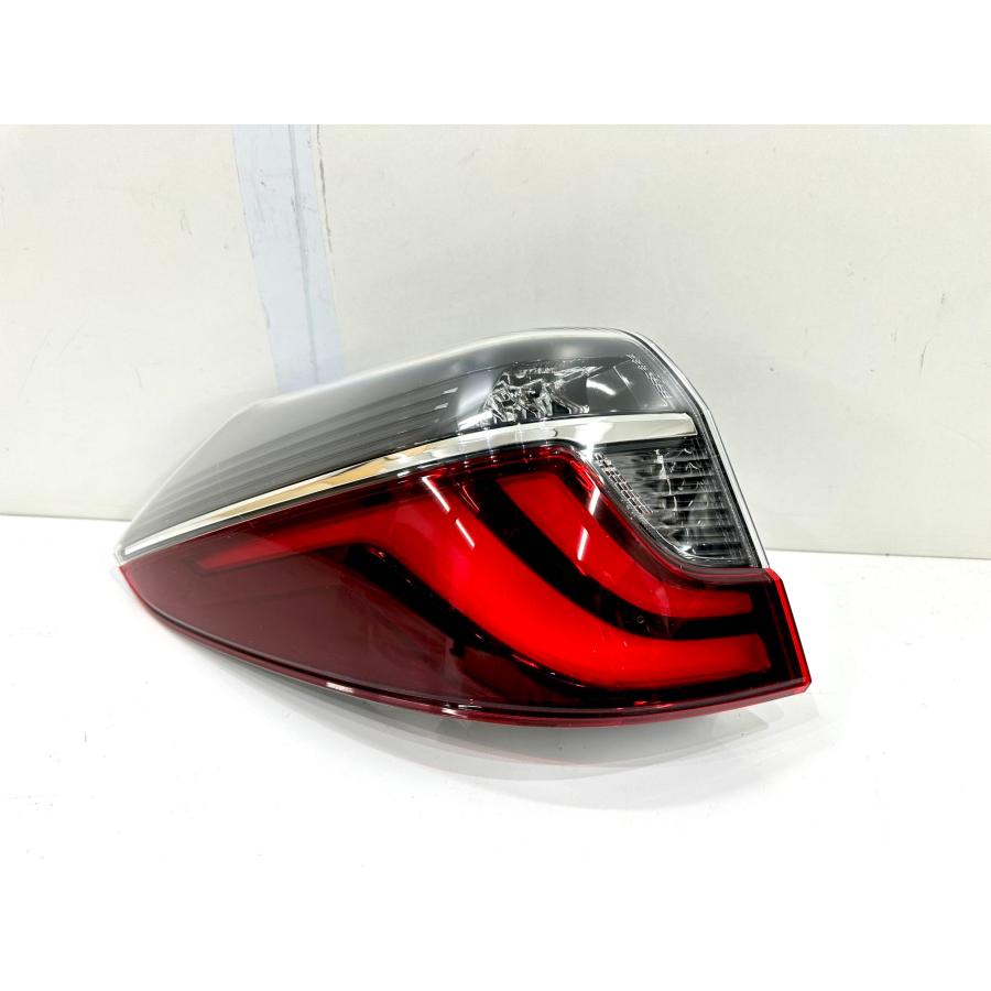 未使用】シャトル GK8/GP8 後期 純正テールライト 左 STANLEY W4846