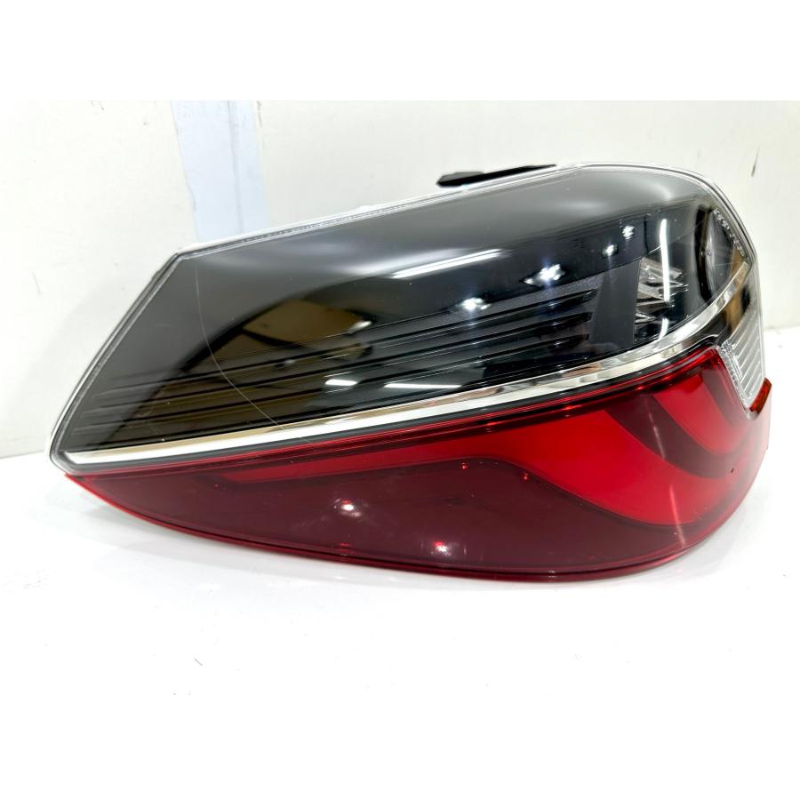 未使用】シャトル GK8/GP8 後期 純正テールライト 左 STANLEY W4846