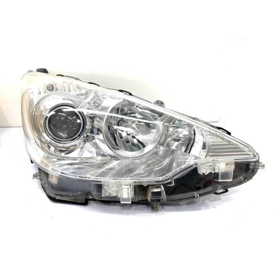 ☆研磨美品☆ トヨタ アクア NHP10 前期 純正 右 ハロゲンヘッドライト