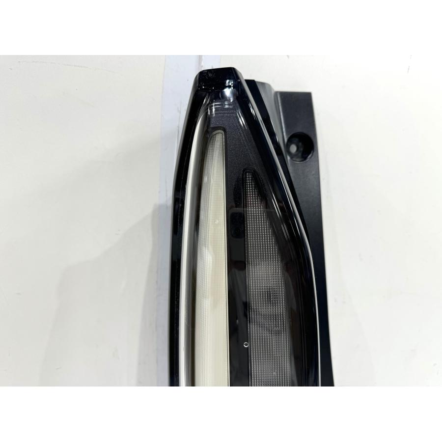 N-BOXNボックスカスタムJF5純正左テール ライト ICHIKOH D318 良品】N-BOXカスタム JF5 純正テールライト 左 ICHIKOH D318/刻印B