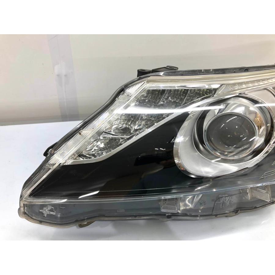 トヨタ アベンシス ZRT272W 純正 ヘッドランプ 左 HID KOITO05-27 刻印