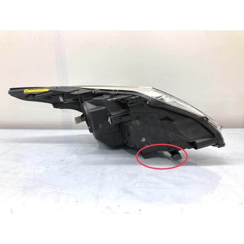 トヨタ アベンシス ZRT272W 純正 ヘッドランプ 左 HID KOITO05-27 刻印