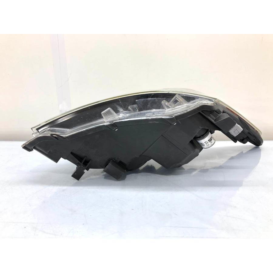 トヨタ アベンシスZRT272W左側 ヘッドライトKOITO05-39(390) トヨタ アベンシス ZRT272W 純正 ヘッドランプ 左 HID KOITO05-27 刻印