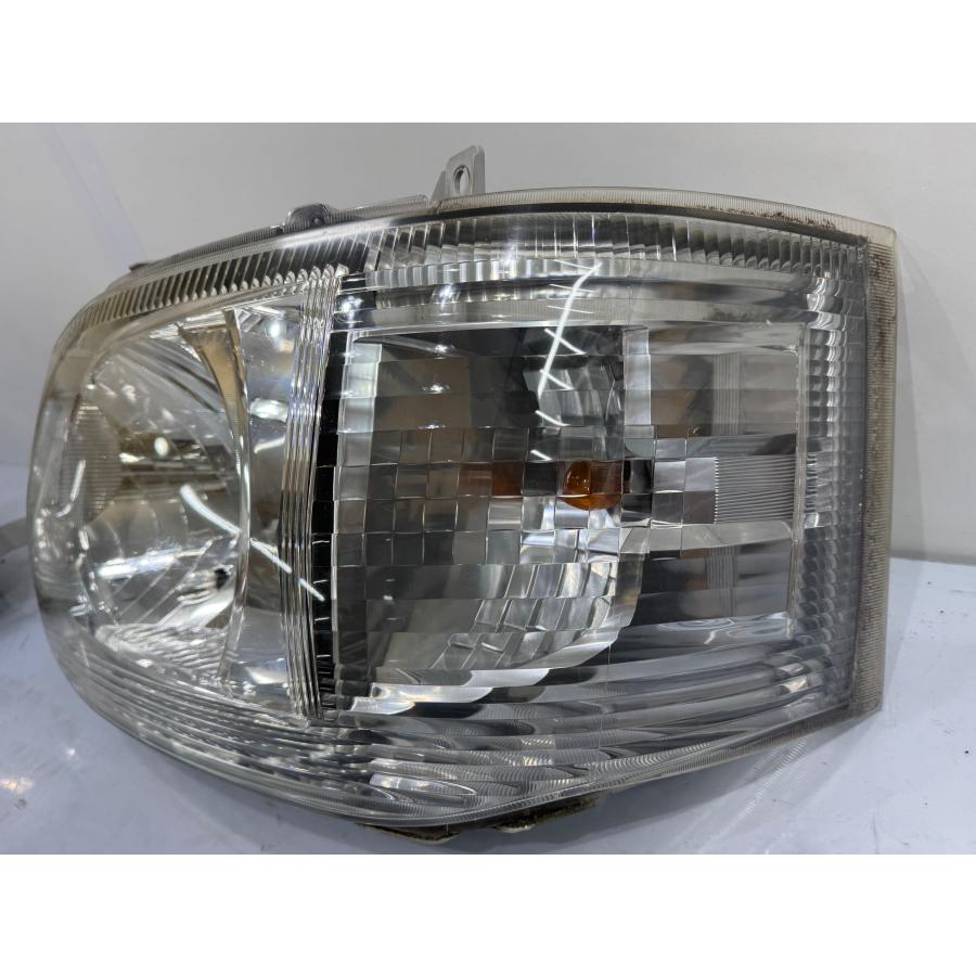 ★200系 ハイエース用　ヘッドライト KOITO 26-126　左右セット★ ☆200系 ハイエース用 ヘッドライト KOITO 26-126 左右セット