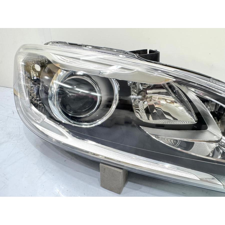 良品】ボルボ V60/S60 FB/FD 純正HIDヘッドライト 右 31420111 （Z21