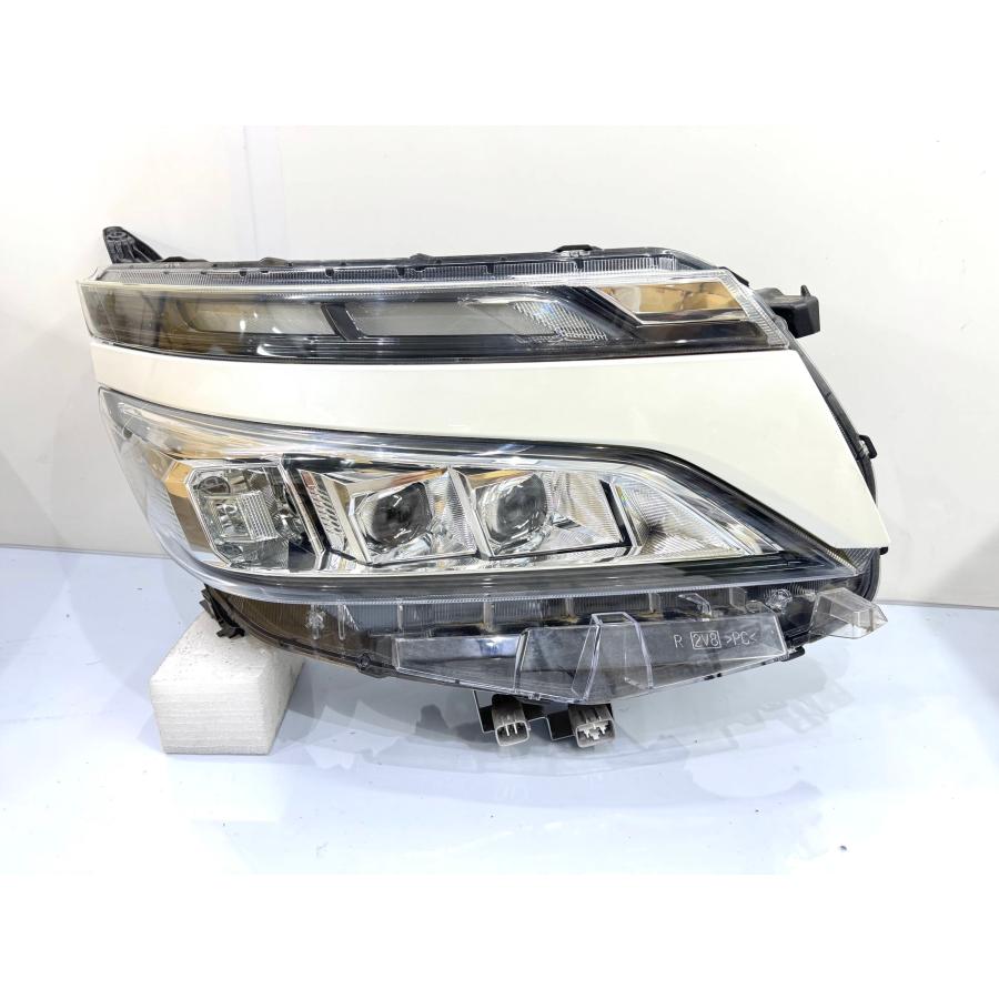 VOXY ZRR80W 右ヘッドライト中古 ヴォクシーV/X ZRR80 後期 純正LEDヘッドライト 右 ICHIKOH28-240/刻印