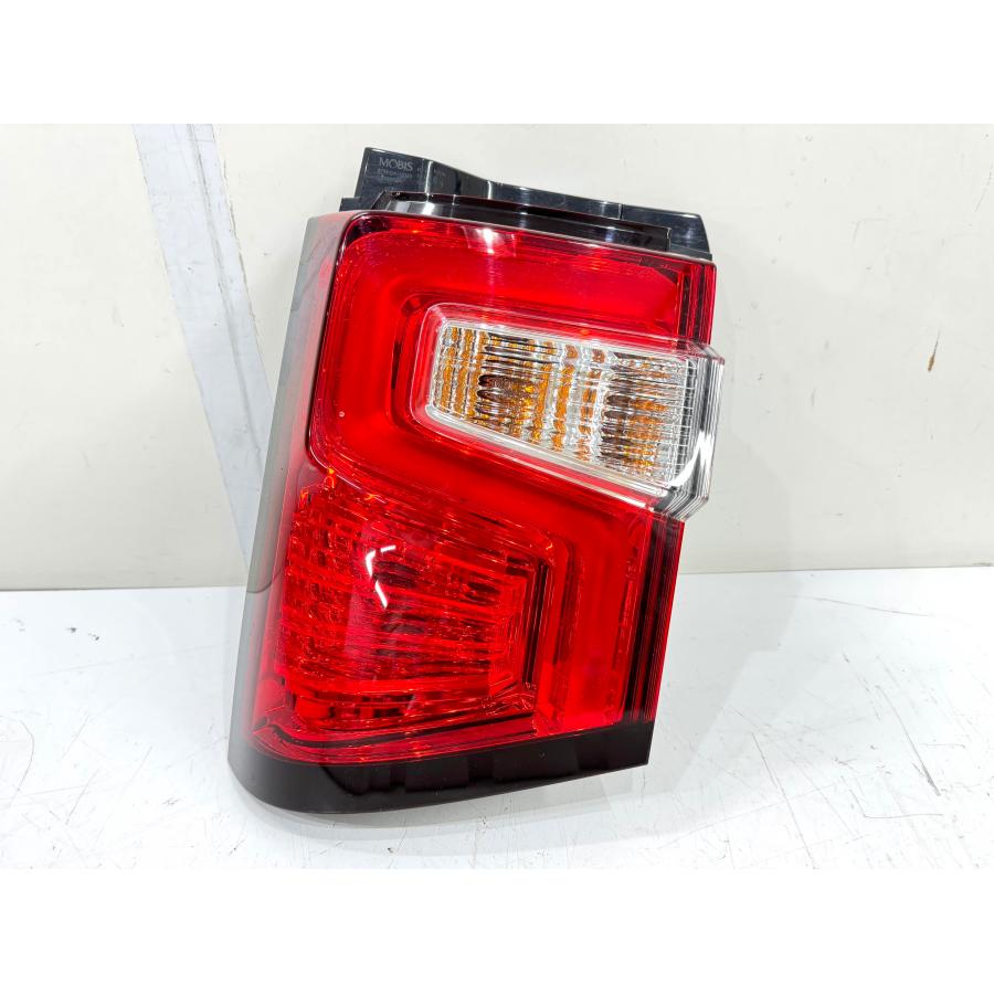 良品】デリカD:5 CV1W/CV2W 後期 純正テールライト 左 8330B137 （Z23