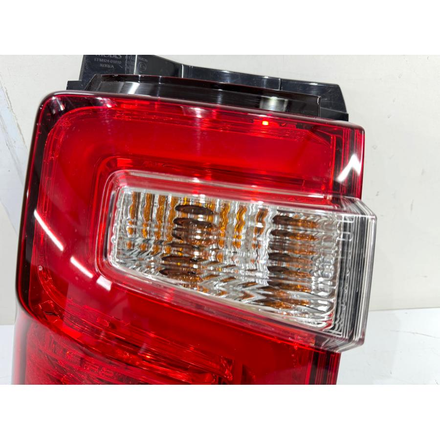 良品】デリカD:5 CV1W/CV2W 後期 純正テールライト 左 8330B137 （Z23