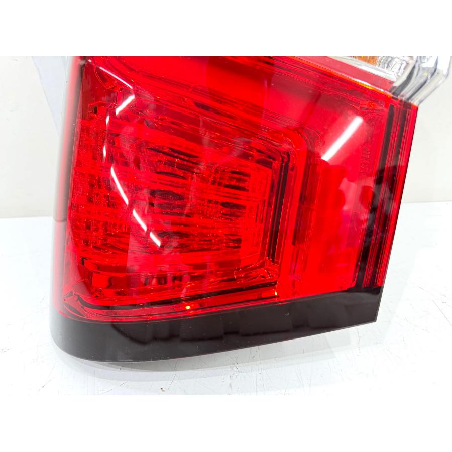 良品】デリカD:5 CV1W/CV2W 後期 純正テールライト 左 8330B137 （Z23