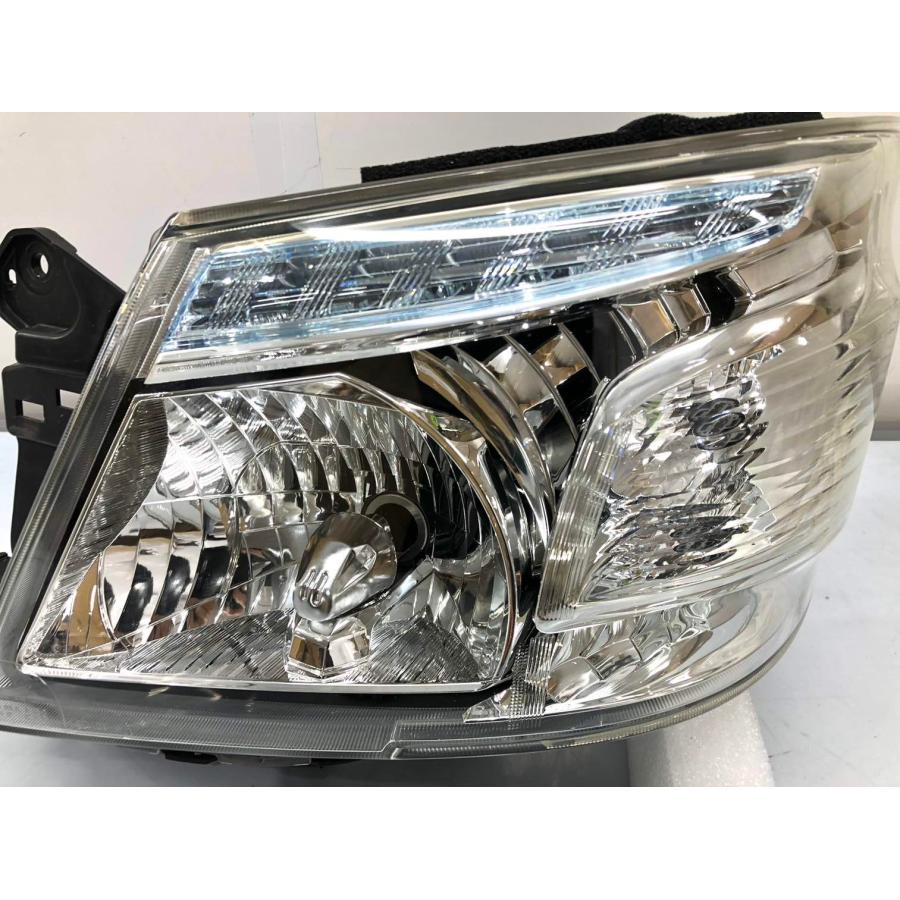E26 NV350キャラバン☆前期純正HIDヘッドライトAssy☆ NV350 E26 キャラバン ヘッド ライト 前期 純正 タイプ インナー