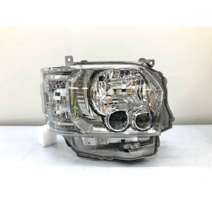 200系　ハイエース　ヘッドライト　右側　LED　4型～　ダークプライム　純正 トヨタ ハイエース ダークプライム 200系 4型〜 純正 ヘッドランプ 右