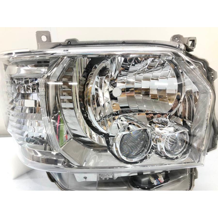 トヨタ ハイエース ダークプライム 200系 4型〜 純正 ヘッド