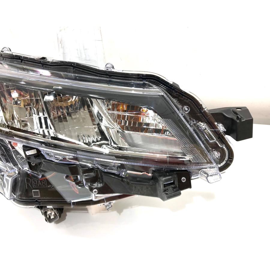 ♪レンズ綺麗♪ノア ZWR90W 90系 純正 ヘッドランプ 右 LED ICHIKOH V1