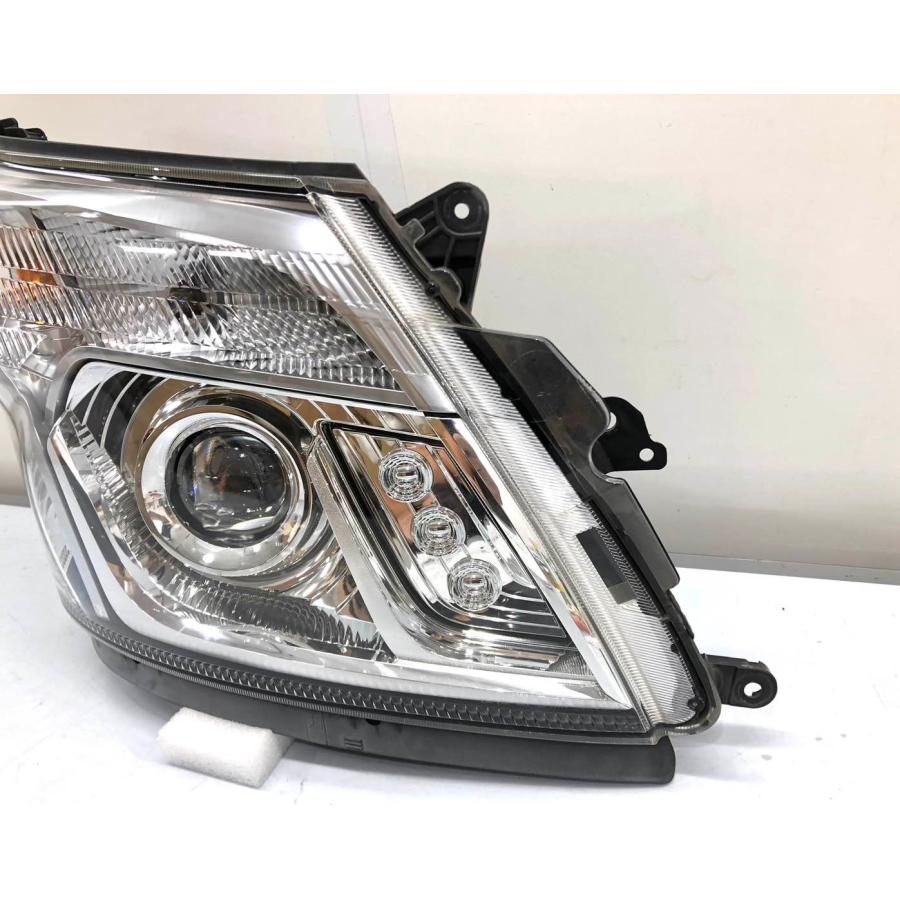 ♪小傷♪ダイナ XZU700 純正 ヘッドランプ 右 LED 24V 81110-37780