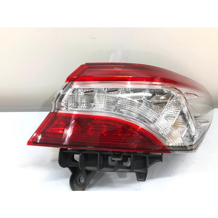 トヨタ カムリ AXVH70 前期 純正 テールランプ 右 KOITO33-242