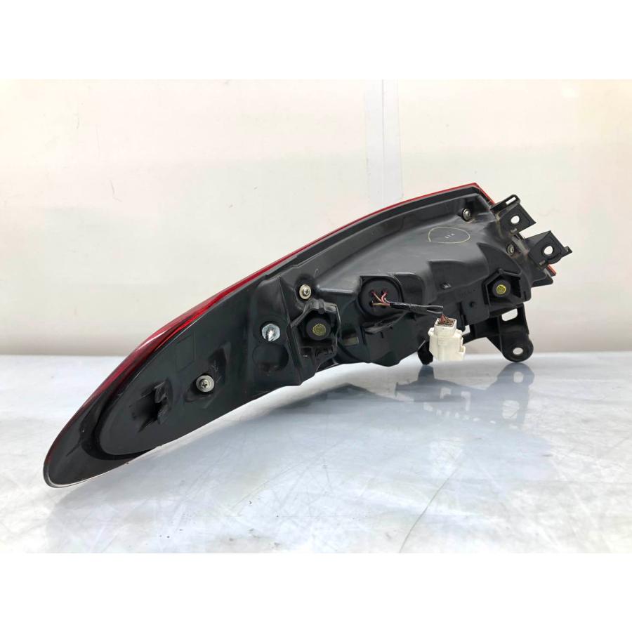 トヨタ カムリ AXVH70 前期 純正 テールランプ 右 KOITO33-242（Z26