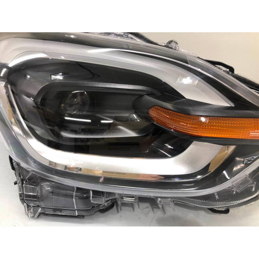 トヨタ シエンタ Z MXPC10/MXPL10 純正 ヘッドランプ 右 LED KOITO52
