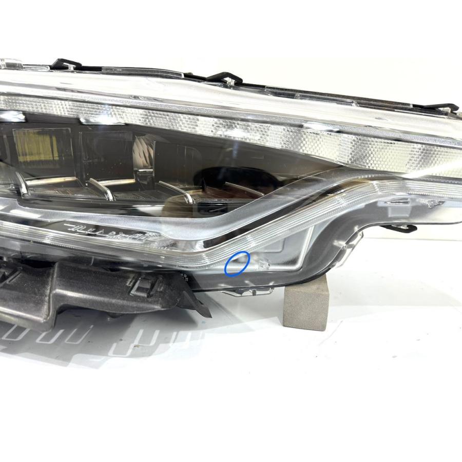 軽キズ】マセラティ/レヴァンテ 後期 純正ヘッドライト 右 670159540