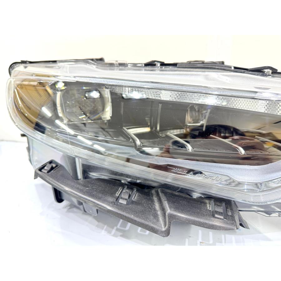 軽キズ】マセラティ/レヴァンテ 後期 純正ヘッドライト 右 670159540