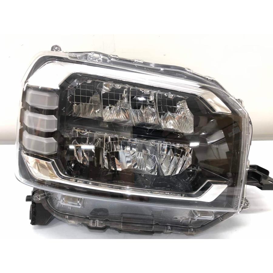 TK様　ダイハツ　タフト　純正ヘッドライト　右 ダイハツ タフト LA900S 純正 ヘッドランプ 右 LED KOITO100-6907D