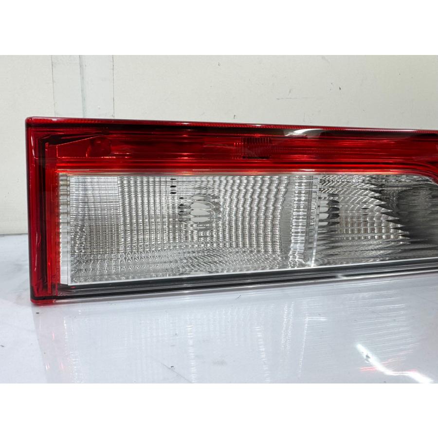 良品】エブリイ DA17W 純正テールライト 右 35603-64P00 （Z29-92